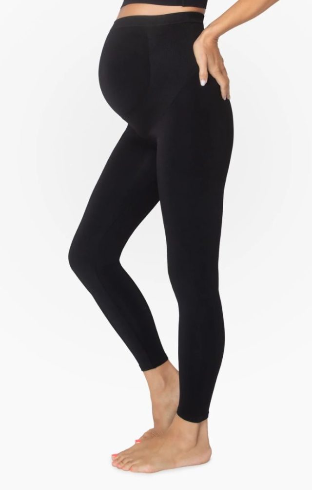pregnant woman wearing black maternity leggings