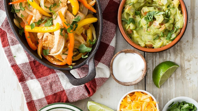 chicken fajitas are an easy dinner recipe