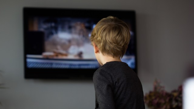 little boy watching gaming youtubers