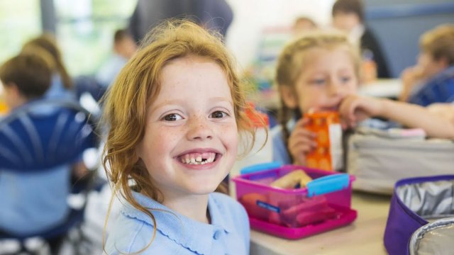 kids eating lunch at school